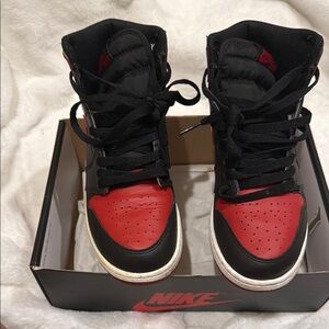Nike Kids Black and Red Sneakers Air Jordan 1 Retro High